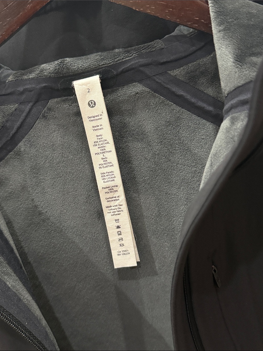 lululemon athletica “Cross Chill Performance” Black Jacket with Hood - Picture 16 of 16